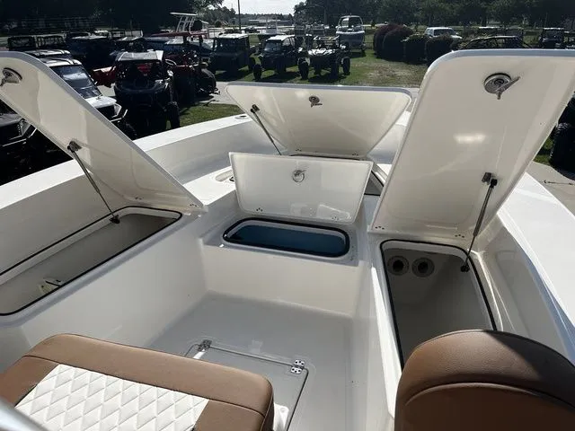Slide: The Image of Pioneer 220 Bay Sport 2026 - 23