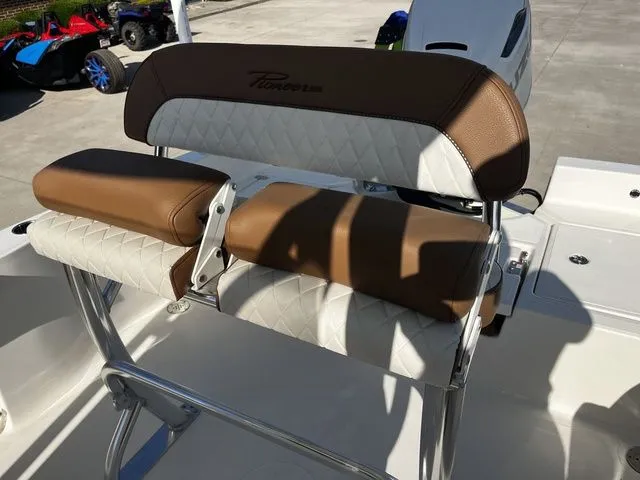 Slide: The Image of Pioneer 220 Bay Sport 2026 - 24