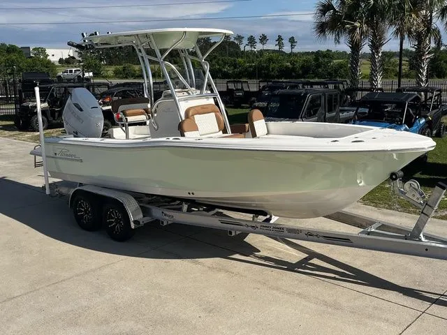 Slide: The Image of Pioneer 220 Bay Sport 2026 - 26