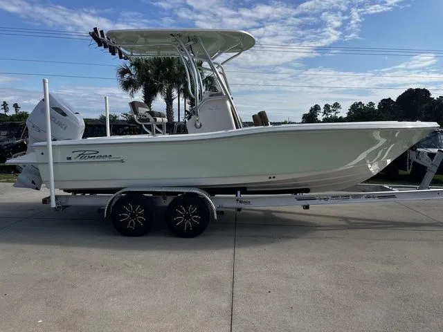 Slide: The Image of Pioneer 220 Bay Sport 2026 - 4