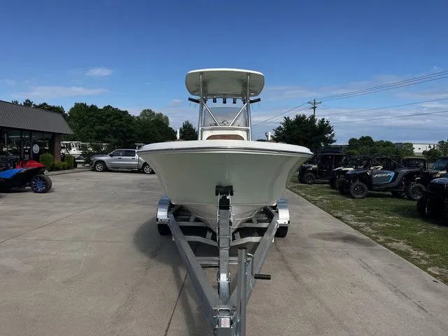 Slide: The Image of Pioneer 220 Bay Sport 2026 - 5