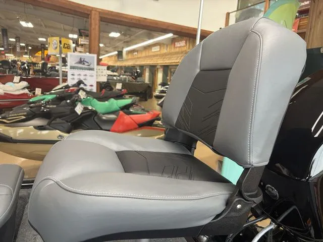Slide: The Image of Tracker Pro 170 2026 - 22