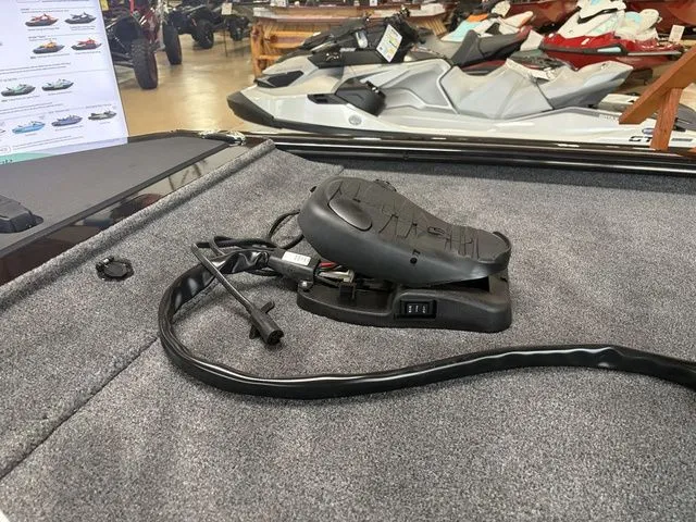 Slide: The Image of Tracker Pro 170 2026 - 4