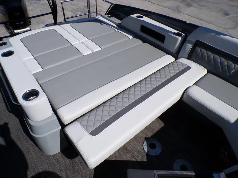 Slide: The Image of GODFREY TRITOONS Aqua Patio 255 SFL w/ iMPACT Plus 2025 - 8