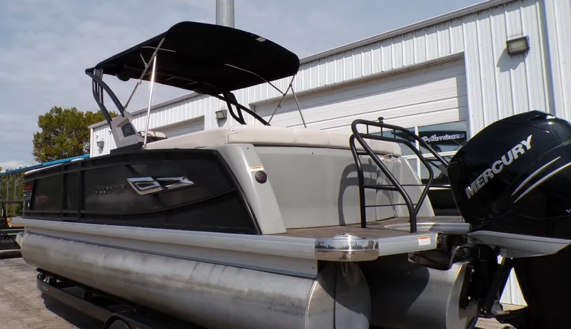 Slide: The Image of Godfrey Aqua Patio 2500 ULC 2021 - 3