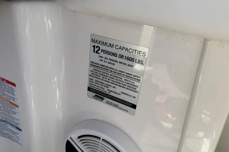 Slide: The Image of 2019 Chaparral 21 H2O Sport OB capacity label, maximum 12 persons or 1600 lbs. - 25