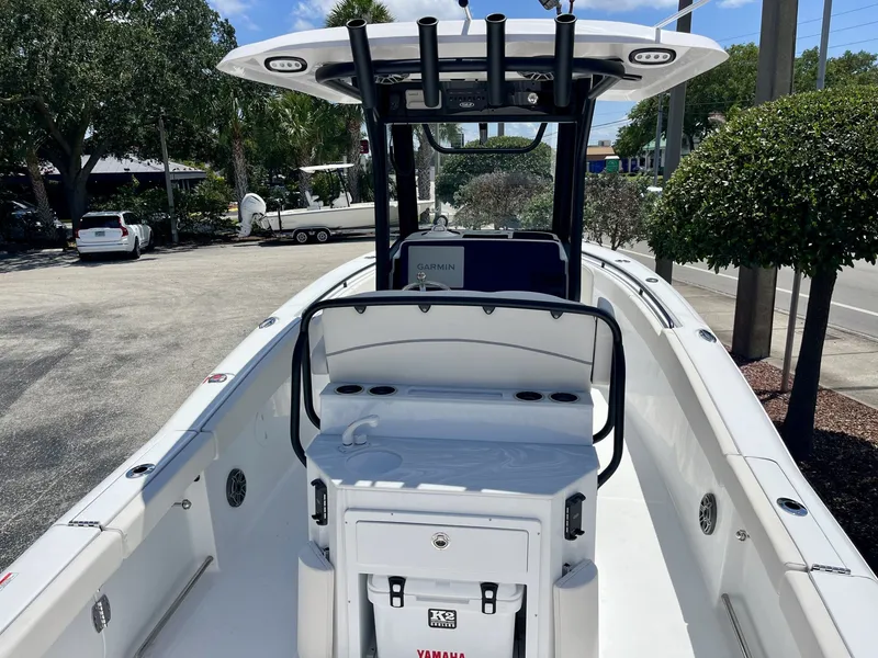 Slide: The Image of Sea Hunt Ultra 265 SE 2026 - 10