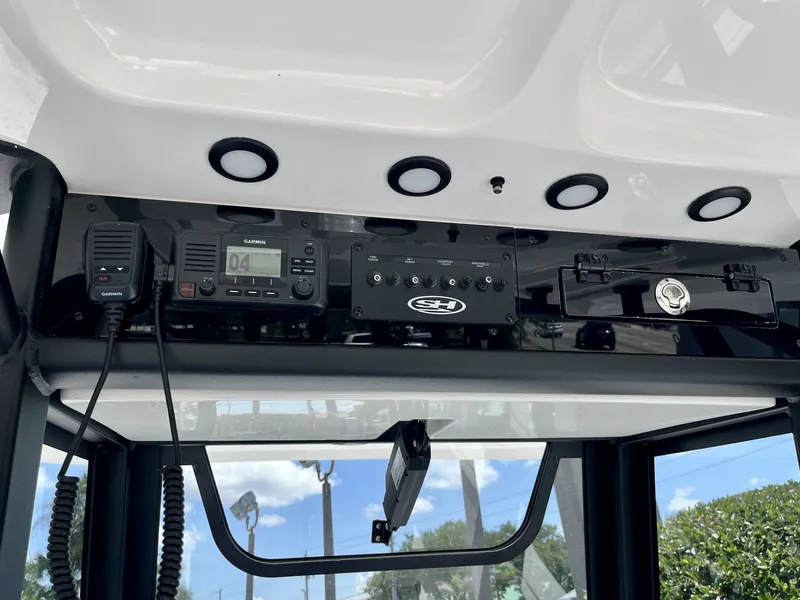 Slide: The Image of Sea Hunt Ultra 265 SE 2026 - 14