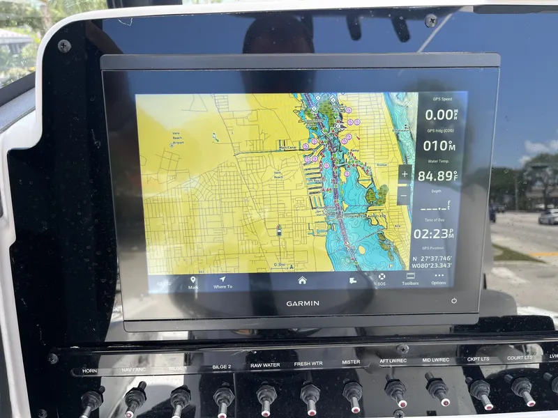 Slide: The Image of Sea Hunt Ultra 265 SE 2026 - 15