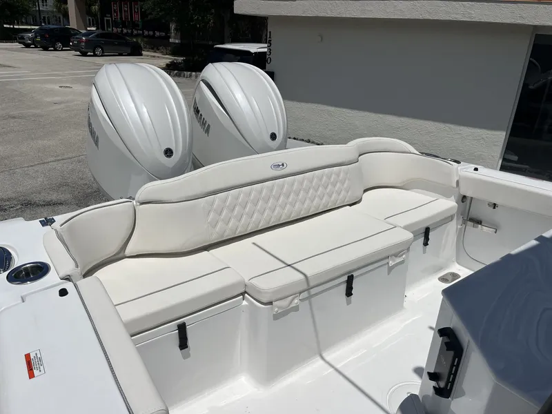 Slide: The Image of Sea Hunt Ultra 265 SE 2026 - 27