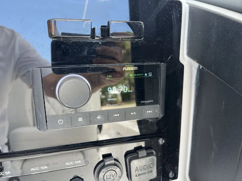 Slide: The Image of Sea Hunt Ultra 265 SE 2026 - 16