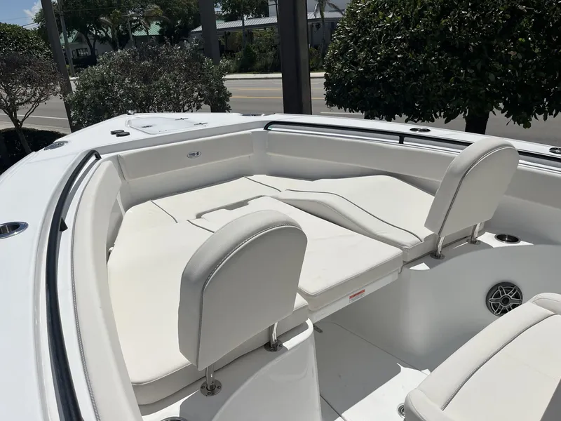 Slide: The Image of Sea Hunt Ultra 265 SE 2026 - 20
