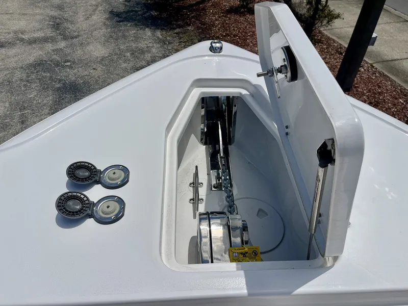 Slide: The Image of Sea Hunt Ultra 265 SE 2026 - 23