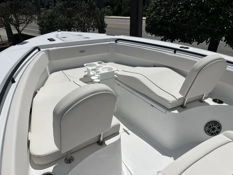 Slide: The Image of Sea Hunt Ultra 265 SE 2026 - 24