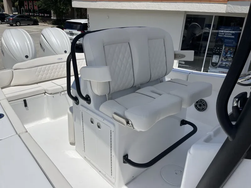 Slide: The Image of Sea Hunt Ultra 265 SE 2026 - 25