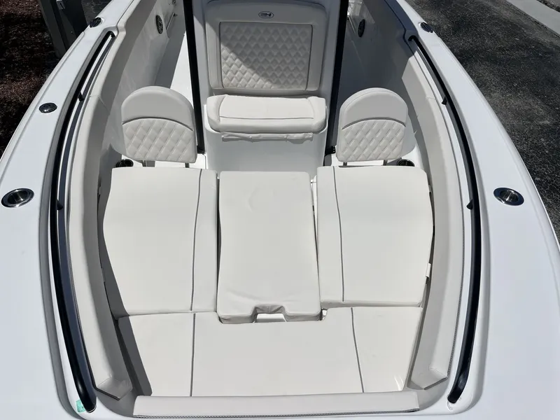 Slide: The Image of Sea Hunt Ultra 265 SE 2026 - 21