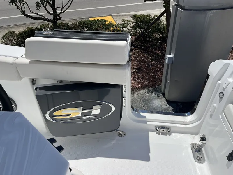 Slide: The Image of Sea Hunt Ultra 265 SE 2026 - 28