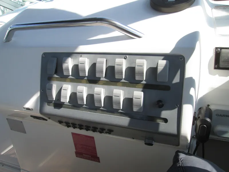 Slide: The Image of Dashboard of a 1996 Sea Ray 290 Sundancer boat. - 7