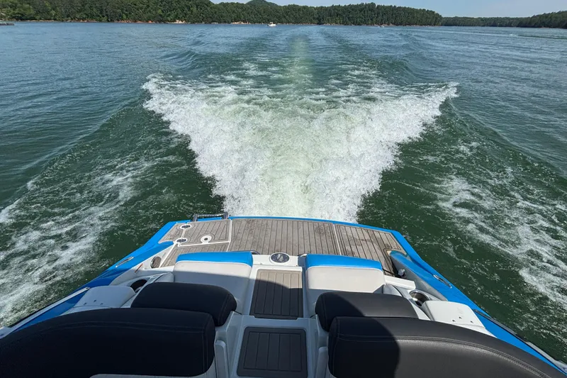 Slide: The Image of Wake behind 2022 Crownline 265 SS SURF boat on a scenic lake. - 10