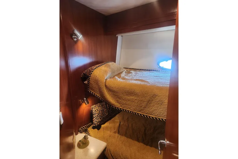 Slide: The Image of 1998 Carver 530 Voyager Pilothouse cabin with bunk beds and wooden interior. - 31