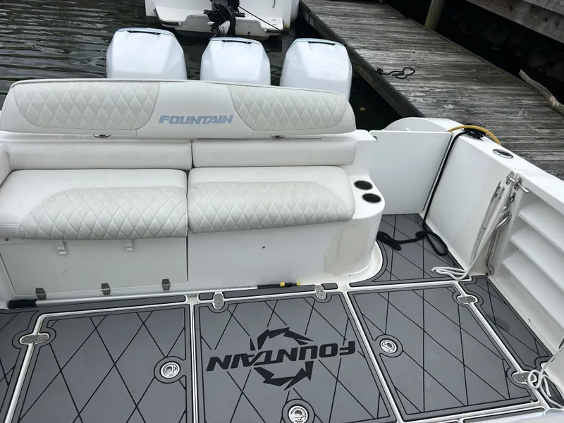 Slide: The Image of Fountain 38 SPORTFISH CRUISER OUTBOARD 2007 - 30