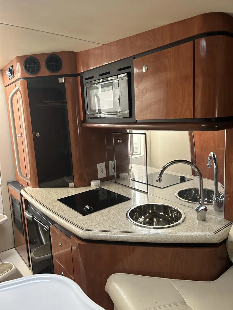 Slide: The Image of Fountain 38 SPORTFISH CRUISER OUTBOARD 2007 - 36