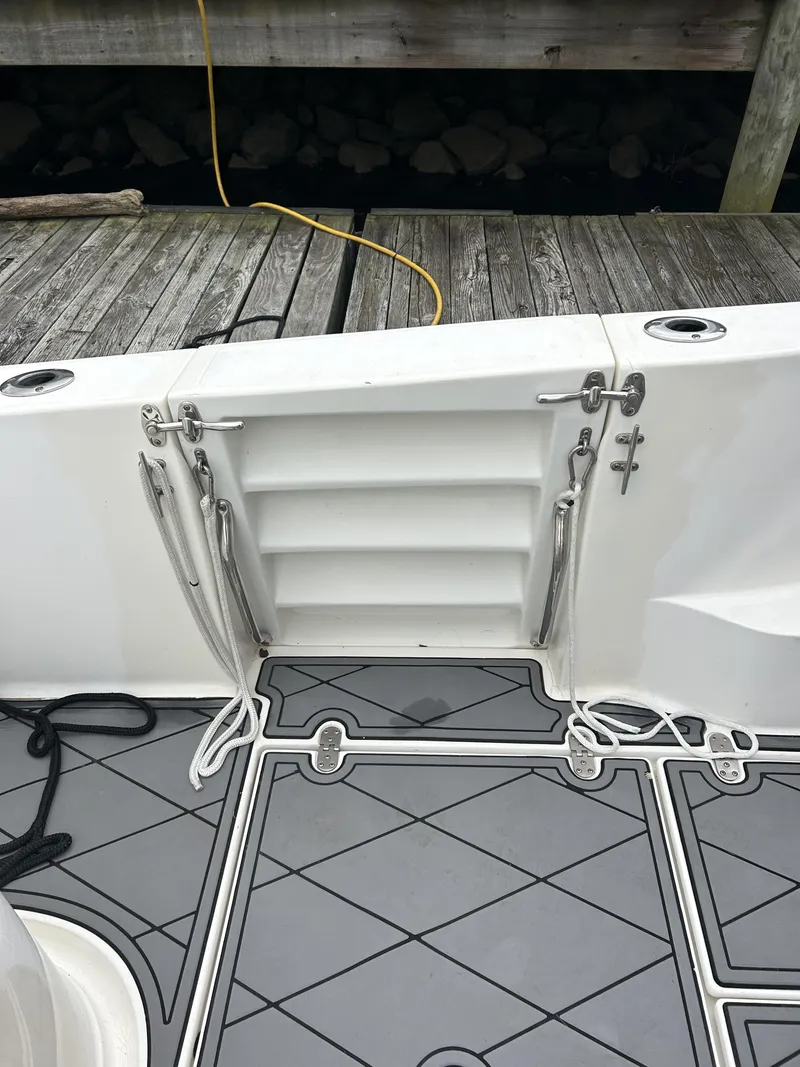 Slide: The Image of Fountain 38 SPORTFISH CRUISER OUTBOARD 2007 - 37