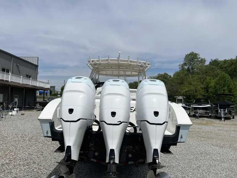 Slide: The Image of Fountain 38 SPORTFISH CRUISER OUTBOARD 2007 - 9