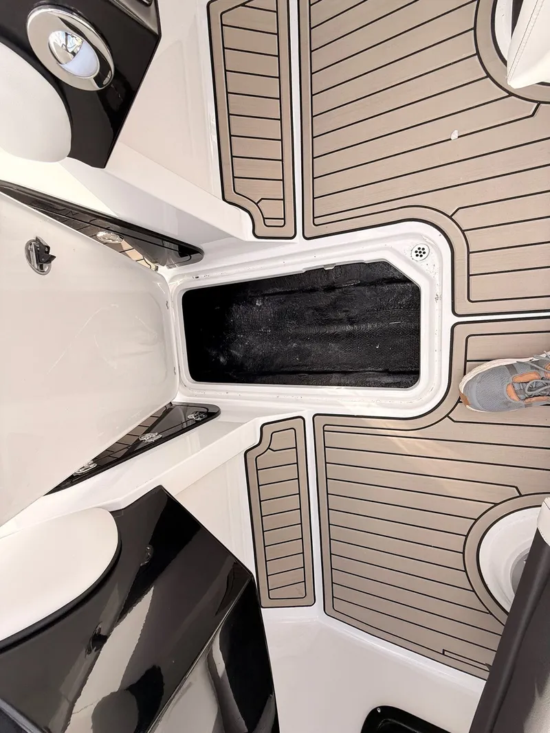 Slide: The Image of Interior of Stingray 23 OSX 2026 with modern flooring. - 37