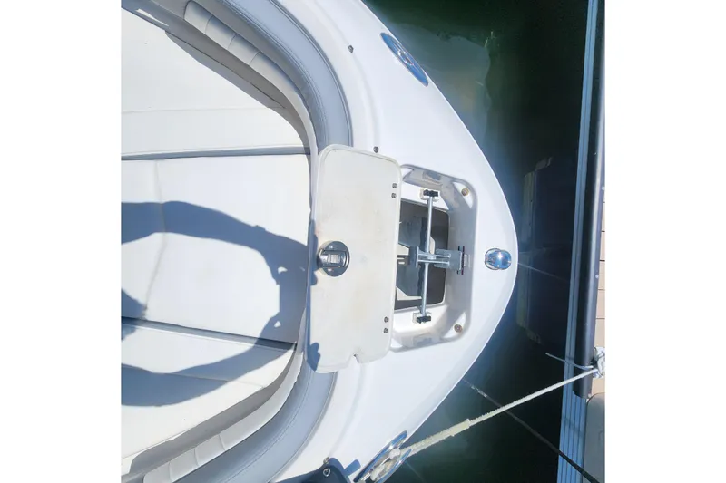 Slide: The Image of Top view of 2022 Chaparral 21 SSi OB boat's bow with anchor and seating. - 12