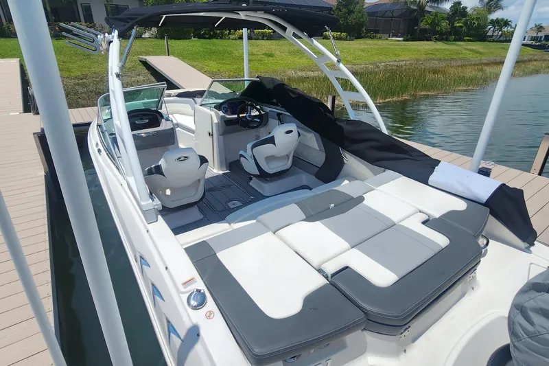 Slide: The Image of 2022 Chaparral 21 SSi OB boat docked, featuring spacious seating and sleek design. - 17