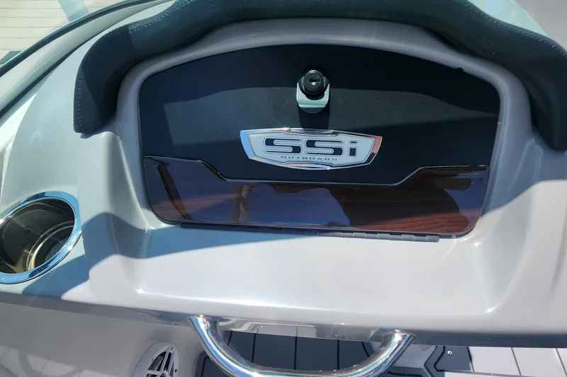 Slide: The Image of 2022 Chaparral 21 SSi OB dashboard with SSi Outboard emblem and cup holder. - 29