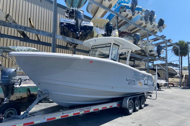 The Image of Robalo R302 Center Console 2019 - undefined