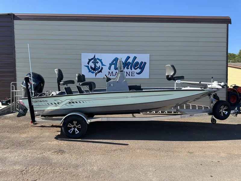 The Image of Xpress Hyper-Lift Bay Series H20 BAY-LOADED 2026 - 1