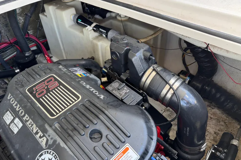 Slide: The Image of Volvo Penta engine in 2007 Regal 3060 Window Express boat, detailed view. - 28