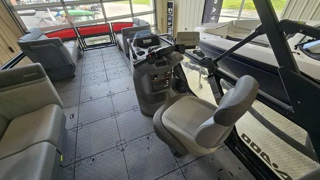 Slide: The Image of Sea-Doo 21 Switch Cruise 2023 - 10