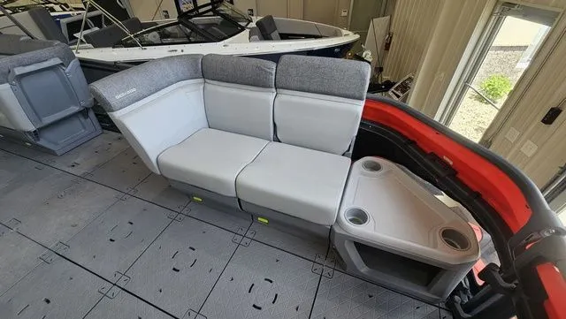 Slide: The Image of Sea-Doo 21 Switch Cruise 2023 - 14