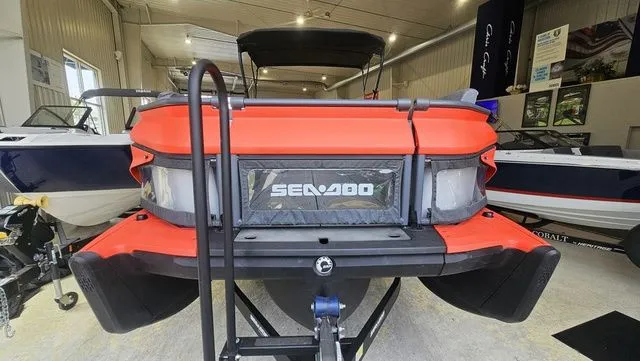 Slide: The Image of Sea-Doo 21 Switch Cruise 2023 - 3