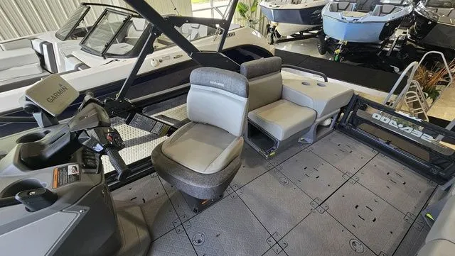 Slide: The Image of Sea-Doo 21 Switch Cruise 2023 - 8