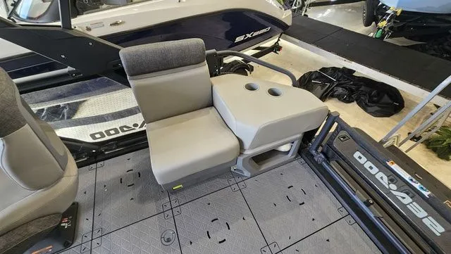 Slide: The Image of Sea-Doo 21 Switch Cruise 2023 - 9