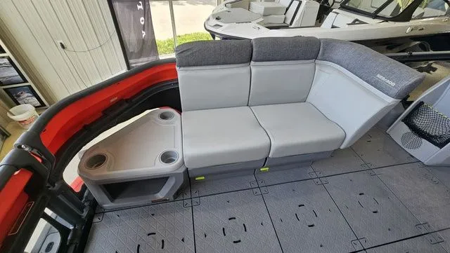 Slide: The Image of Sea-Doo 21 Switch Cruise 2023 - 13