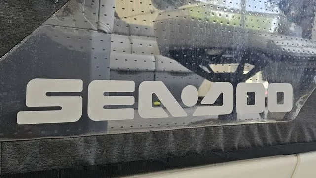 Slide: The Image of Sea-Doo 21 Switch Cruise 2023 - 17