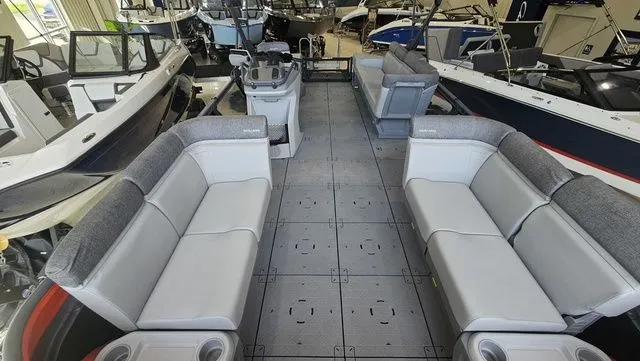 Slide: The Image of Sea-Doo 21 Switch Cruise 2023 - 6