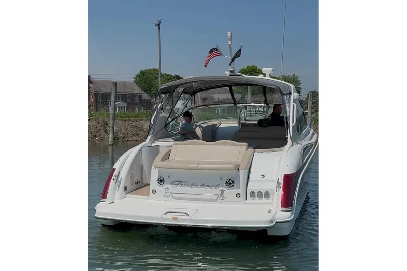 Slide: The Image of 2009 Formula 400 Super Sport boat on water, rear view with passengers. - 3