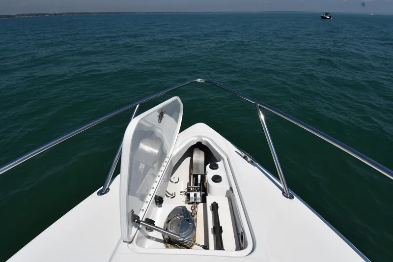 Slide: The Image of Bow view of 2009 Formula 400 Super Sport boat on open water. - 8