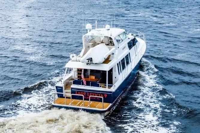 Slide: The Image of 2000 Pacific Mariner 65 Motoryacht cruising on open water, rear view. - 38
