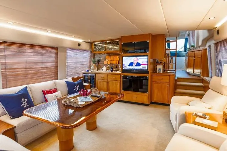Slide: The Image of Luxurious interior of 2000 Pacific Mariner 65 Motoryacht with elegant furnishings and modern amenities. - 47
