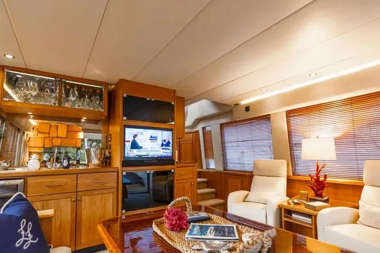 Slide: The Image of Luxurious interior of 2000 Pacific Mariner 65 Motoryacht with elegant furnishings and modern amenities. - 48