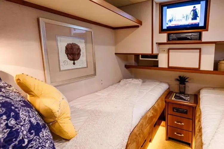 Slide: The Image of Luxurious cabin interior of 2000 Pacific Mariner 65 Motoryacht with twin beds and TV. - 60