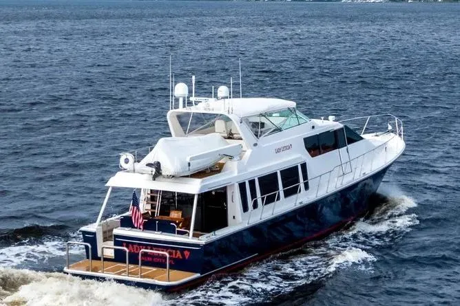 Slide: The Image of 2000 Pacific Mariner 65 Motoryacht cruising on open water, rear view. - 74